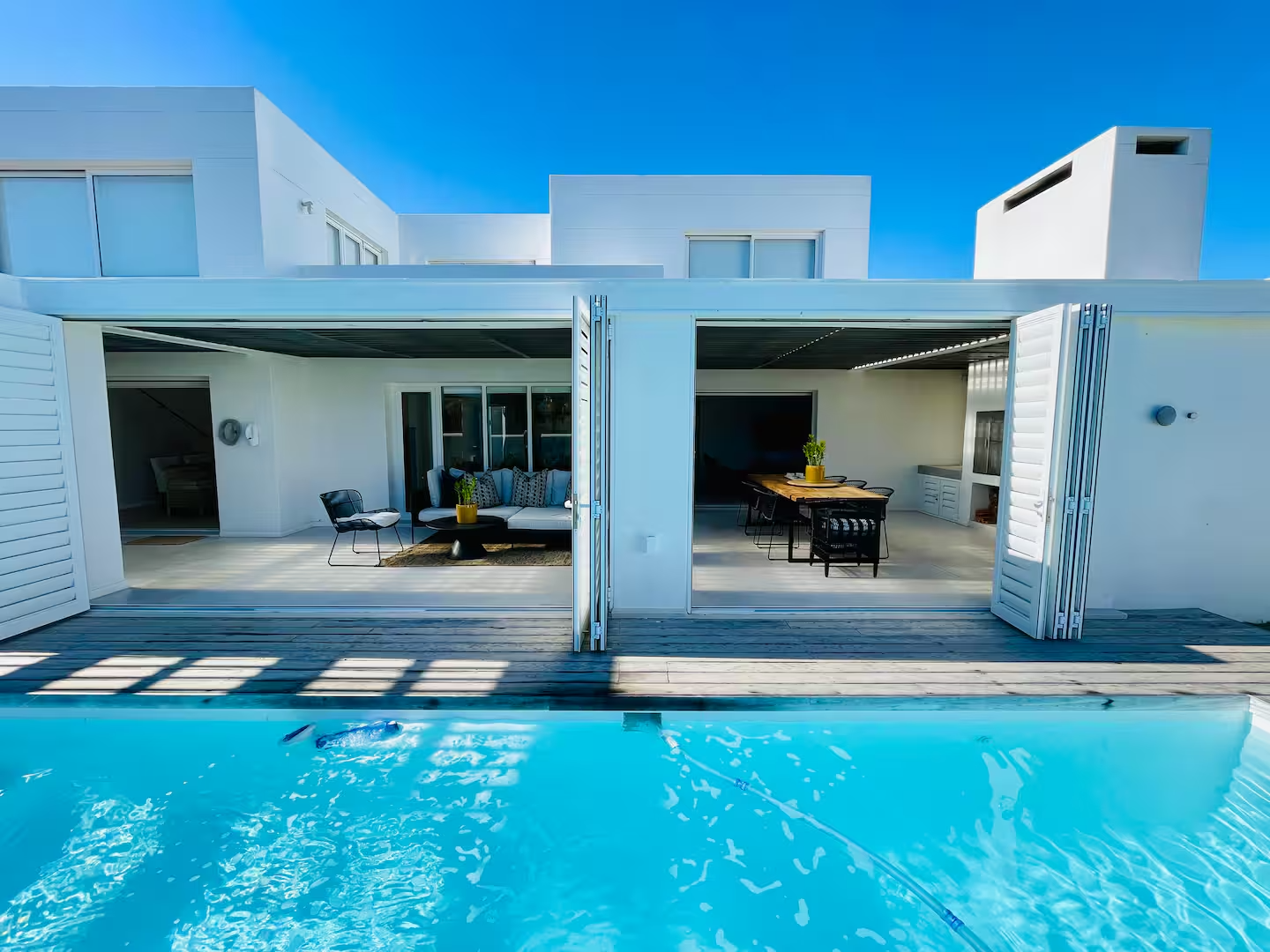 Farallon Place – Pool & Garden