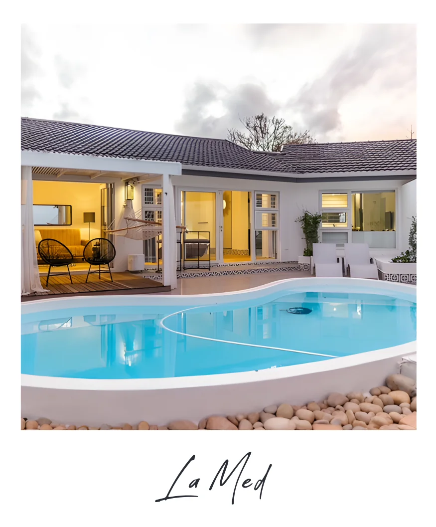 Cottage outdoor scene