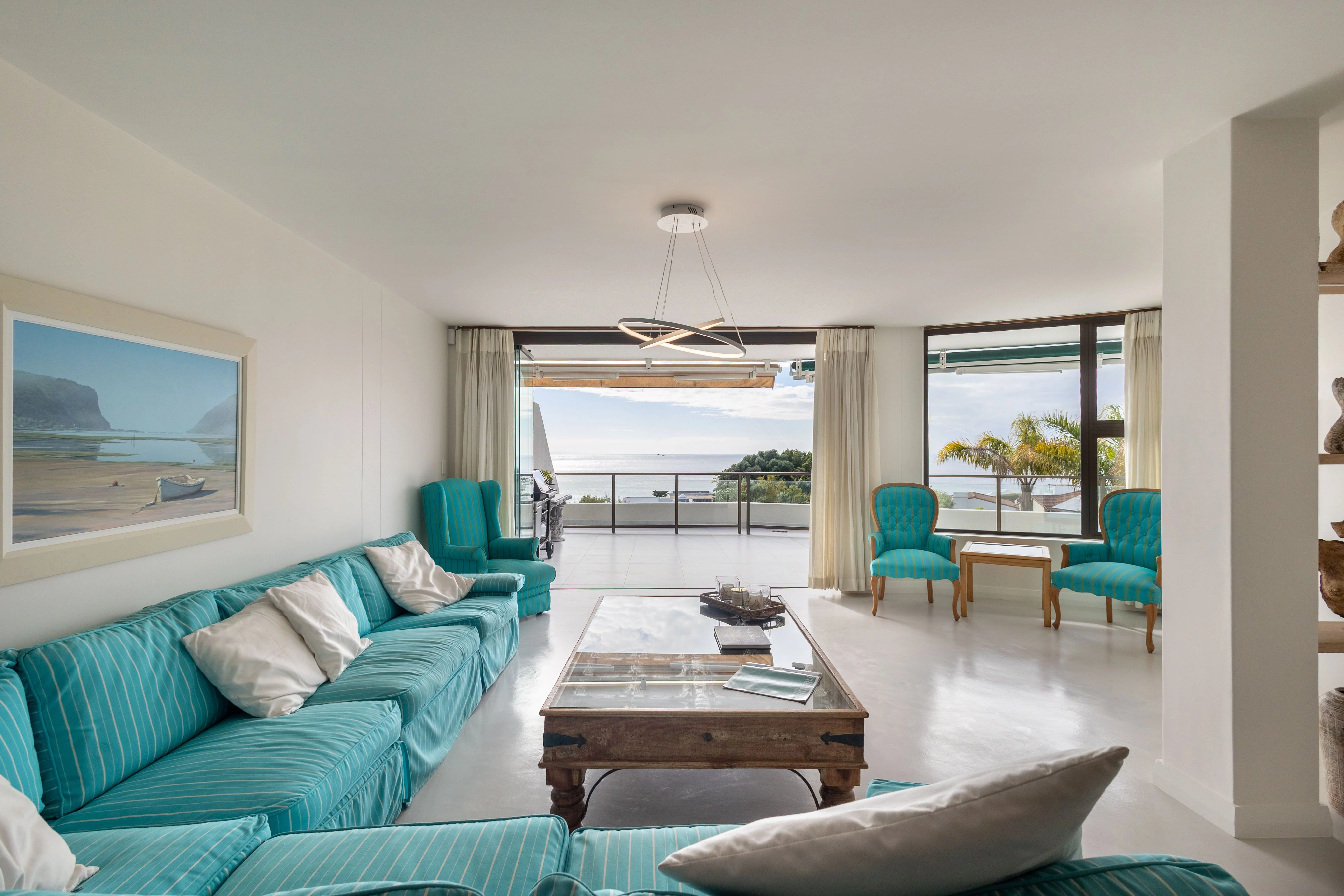 Sea Esta Front Exterior