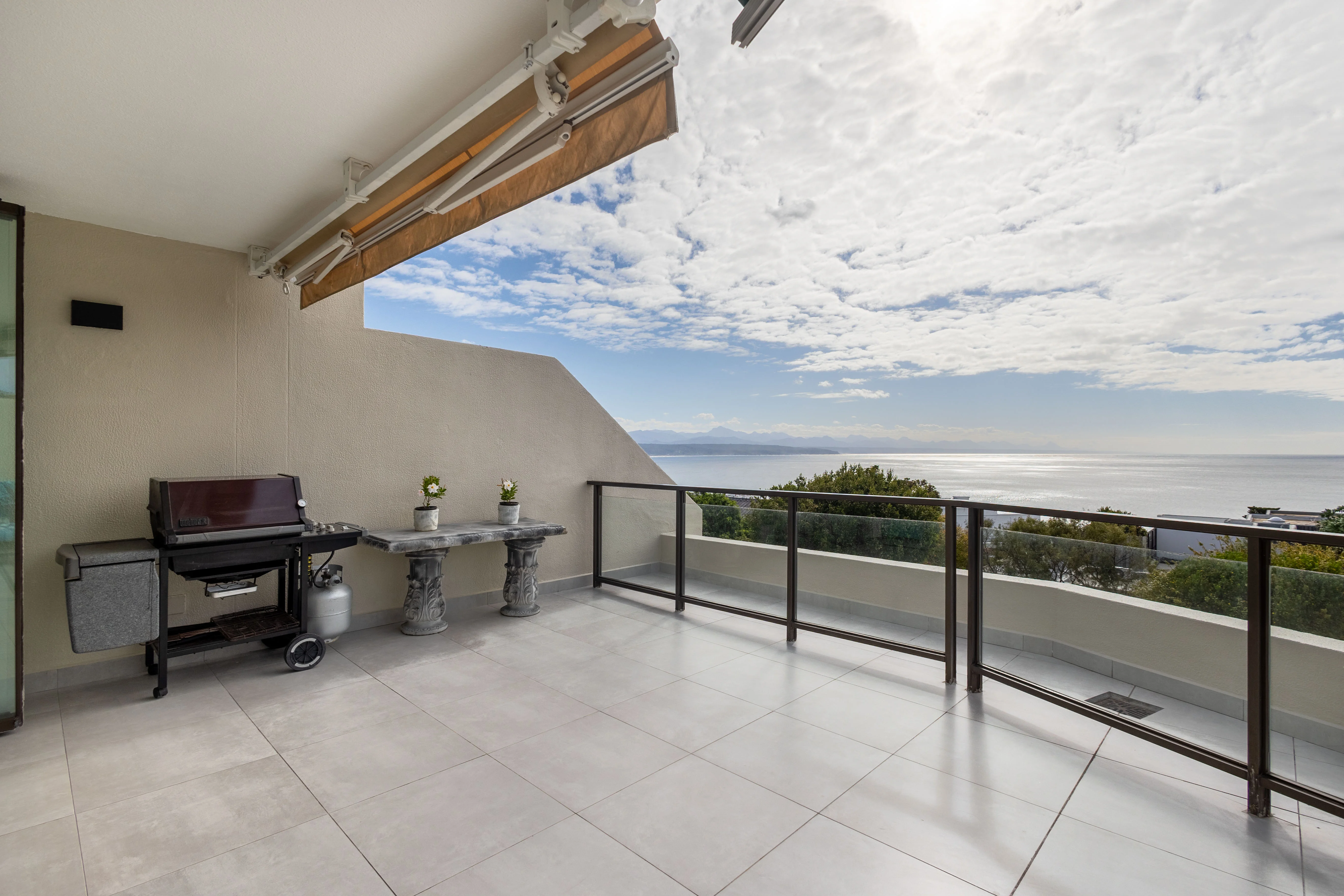 Sea Esta Patio and BBQ Area